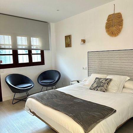 Apartamentos Val De Комільяс Екстер'єр фото