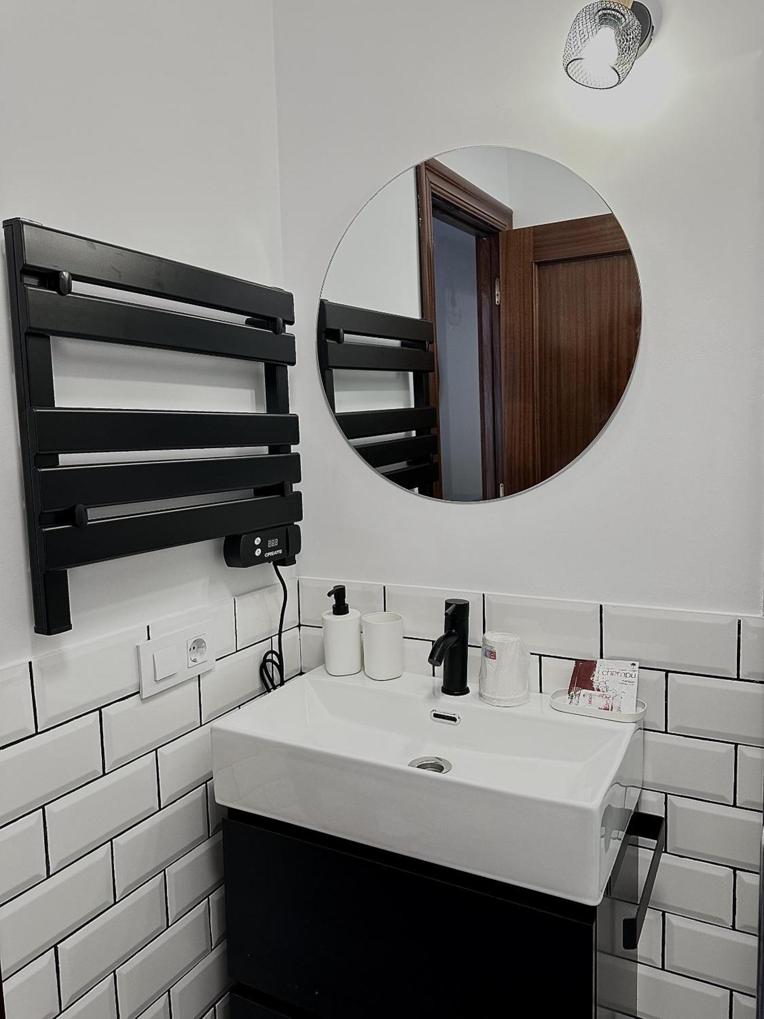 Apartamentos Val De Комільяс Екстер'єр фото