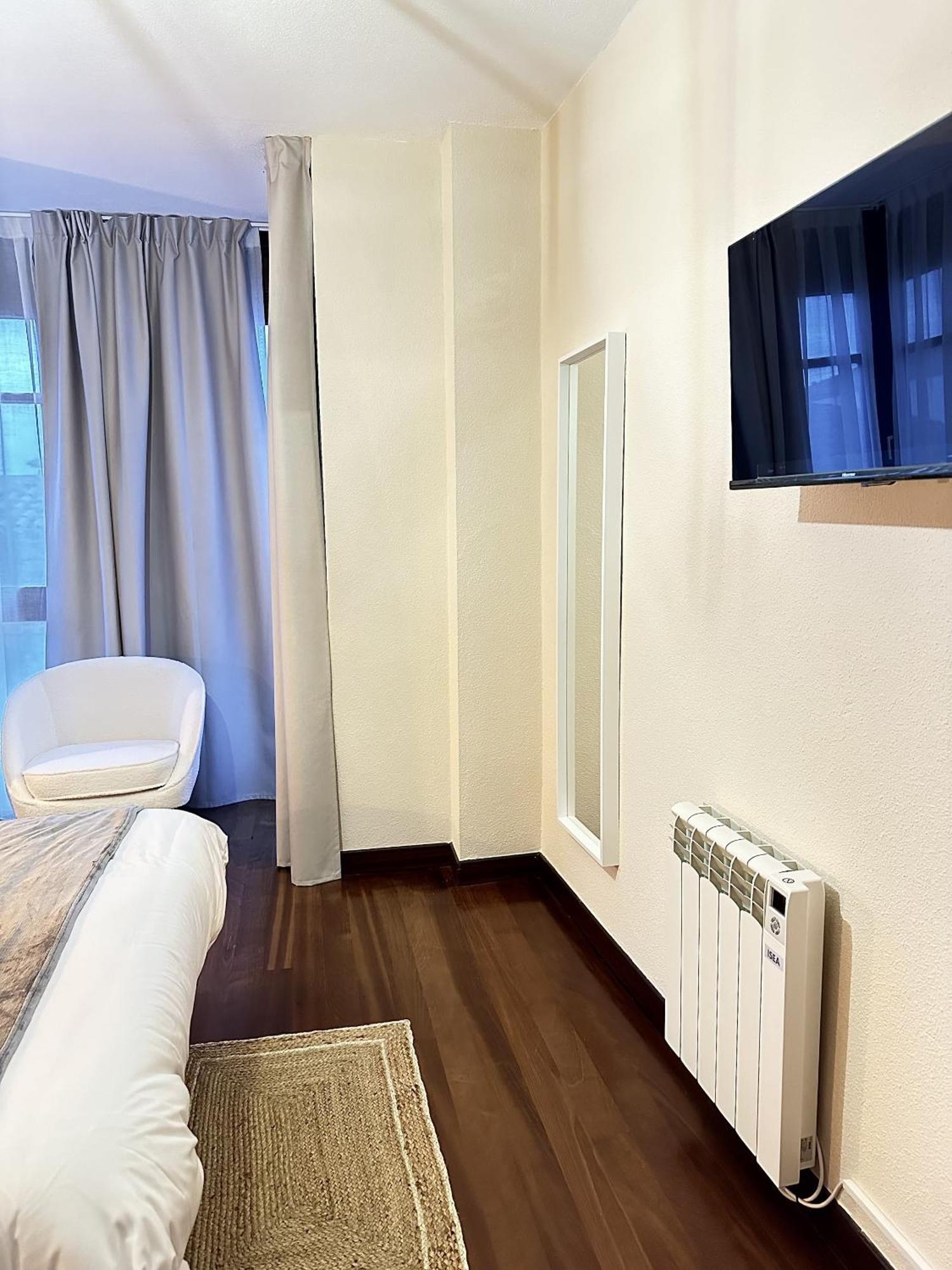 Apartamentos Val De Комільяс Екстер'єр фото
