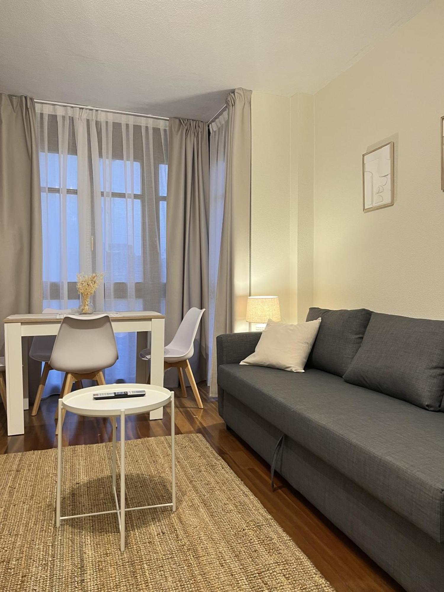 Apartamentos Val De Комільяс Екстер'єр фото