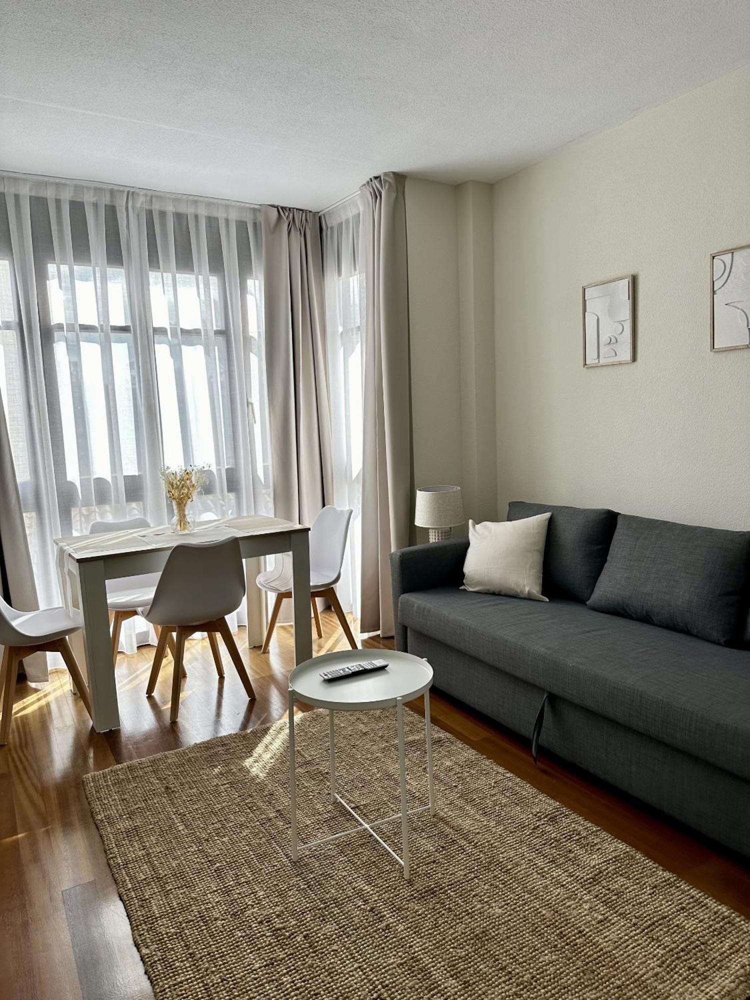 Apartamentos Val De Комільяс Екстер'єр фото